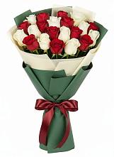 Букет Микс из красных и белых роз в Николо-Варваринке