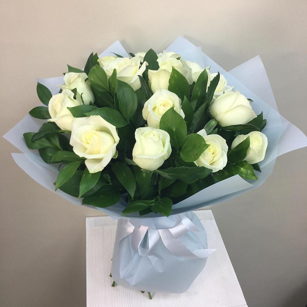 Букет 15 Белых роз Проуд в Николо-Варваринке
