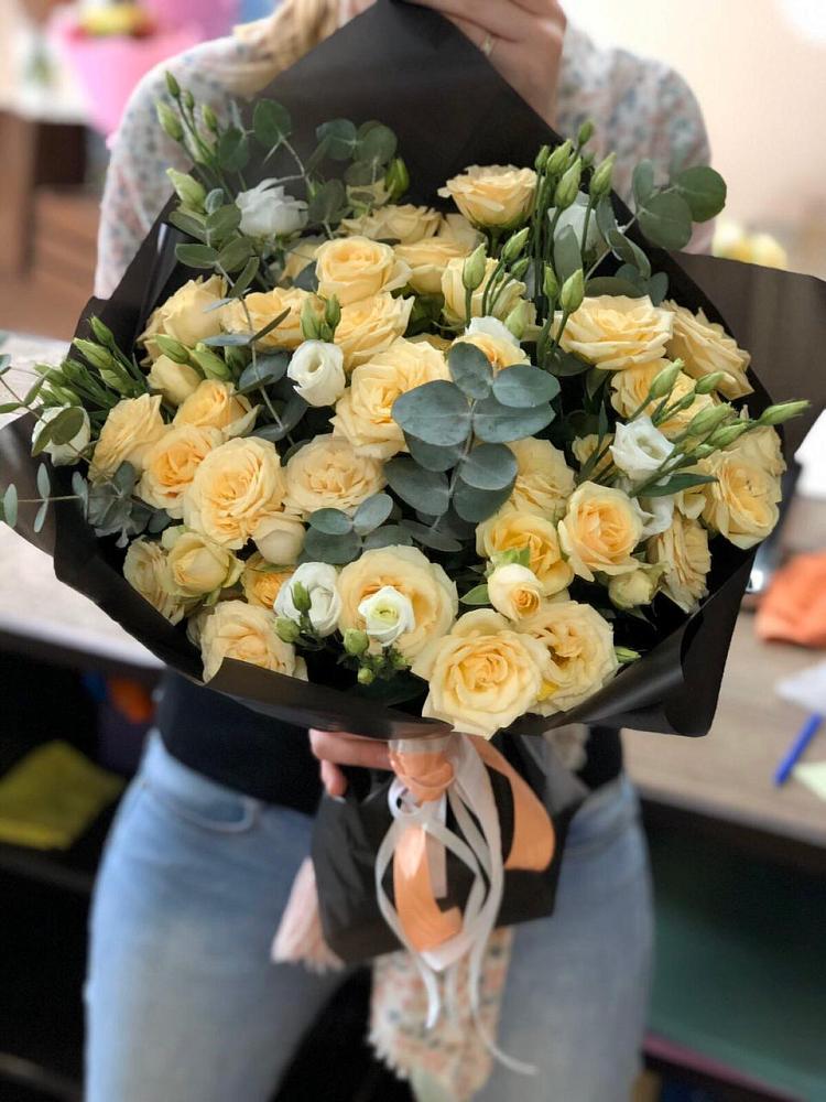 Букет цветов из: Розы и Лизиантусы в Николо-Варваринке