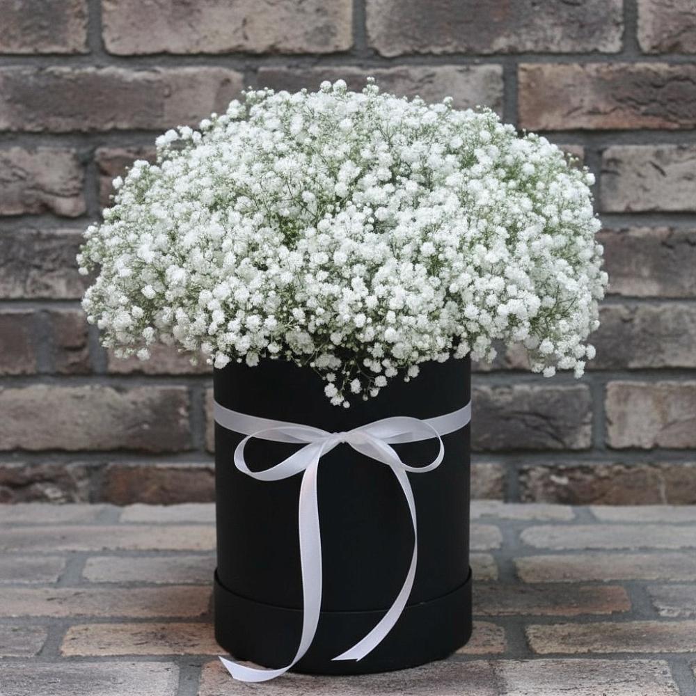 Цветочная композиция из Гипсофила в шляпной коробке в Николо-Варваринке