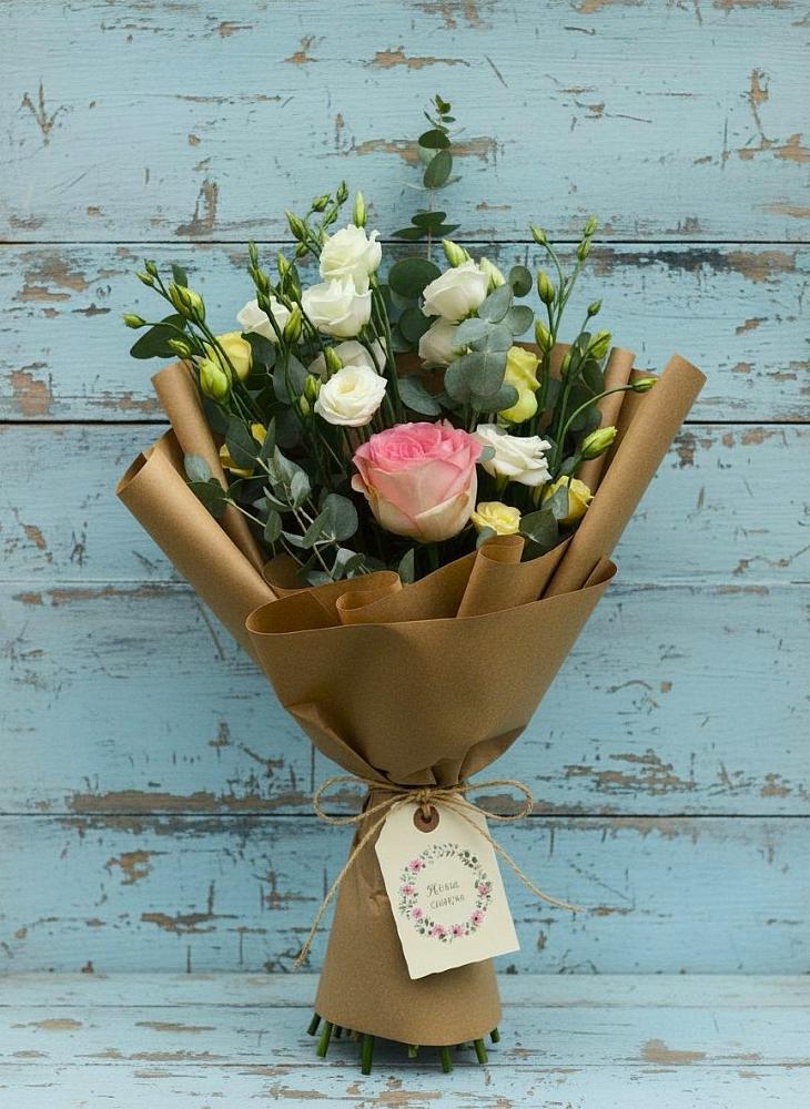 Букет цветов из: Розы и Лизиантусы в Николо-Варваринке