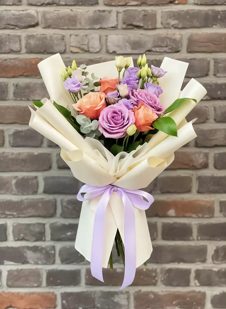 Букет цветов из: Лизиантусы и Розы в Николо-Варваринке