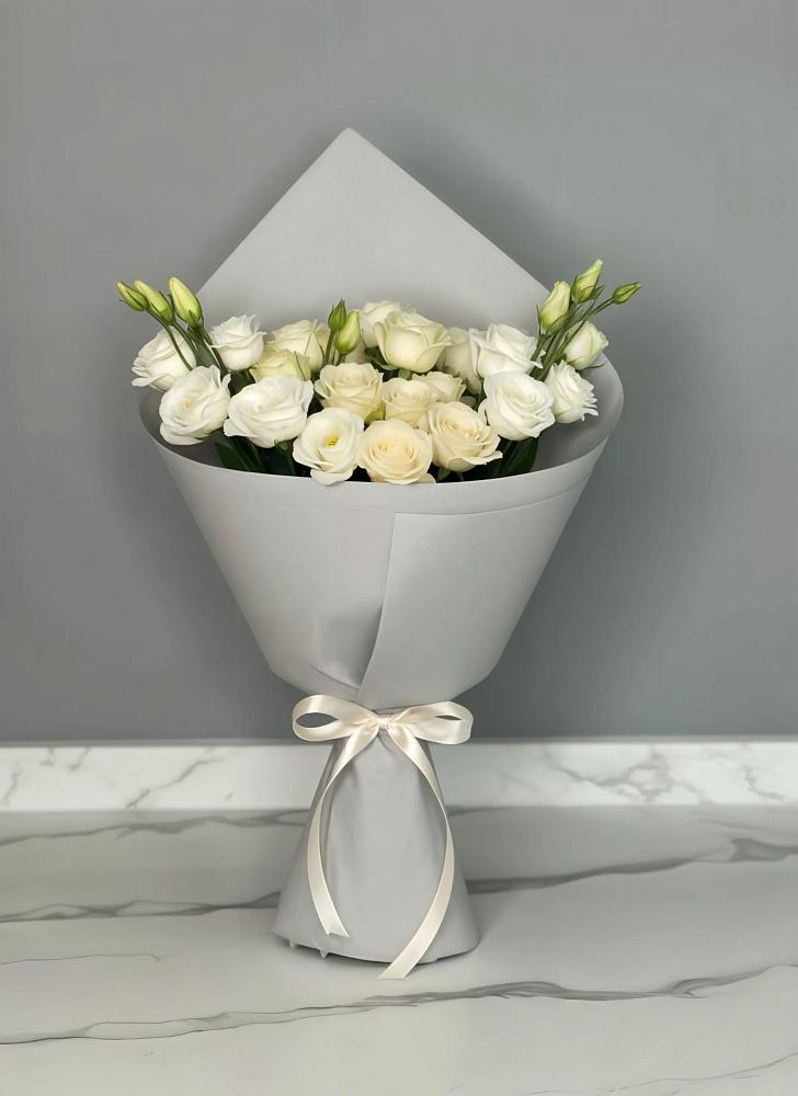 Букет цветов из: Розы и Лизиантусы в Николо-Варваринке