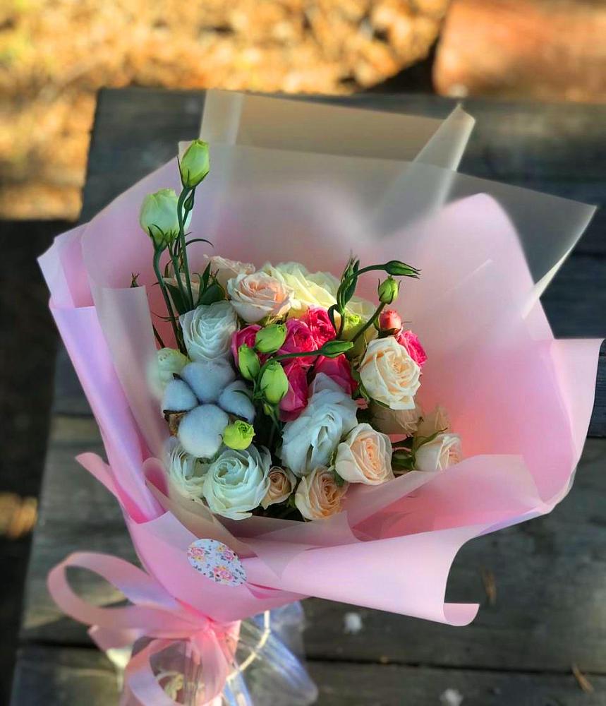 Букет цветов из: Розы и Лизиантусы в Николо-Варваринке