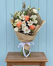 Букет цветов из:  Альстромерии, Лизиантусы, Розы и Хризантемы в Николо-Варваринке