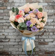 Букет цветов из:  Розы, Лизиантусы и Гвоздики в Николо-Варваринке